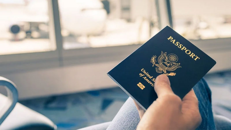 Chuẩn bị sẵn hộ chiếu, visa và các giấy tờ định cư quan trọng.