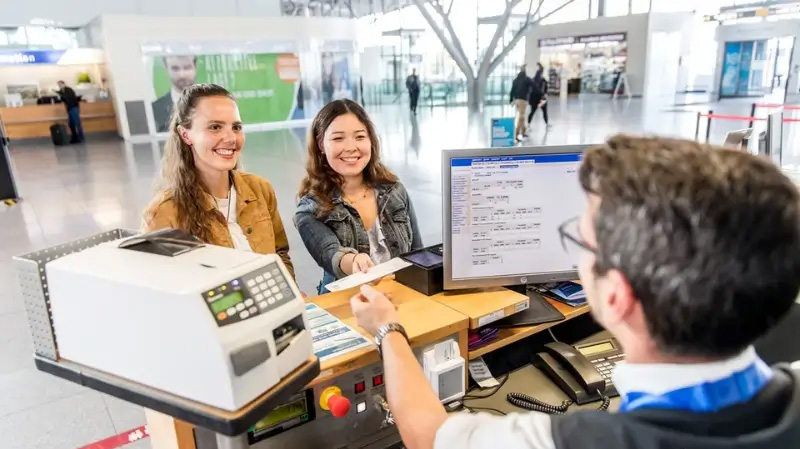 Xuất, nhập cảnh tiếng Anh là gì? Một số lưu ý khi làm thủ tục xuất cảnh