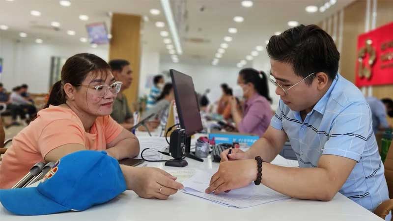 Cách kiểm tra tình trạng hồ sơ CEAC sau khi nhận giấy xanh visa Mỹ