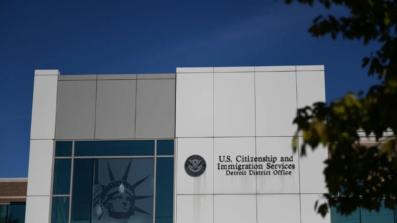 USCIS thực hiện nhiều chức năng trong hệ thống di trú Hoa Kỳ.